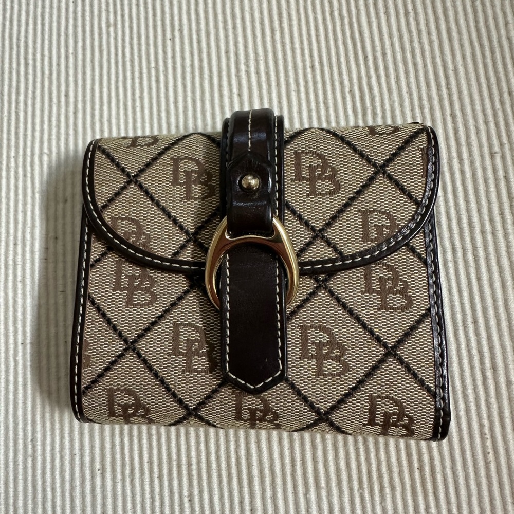 Dooney & Bourke wallet - never used